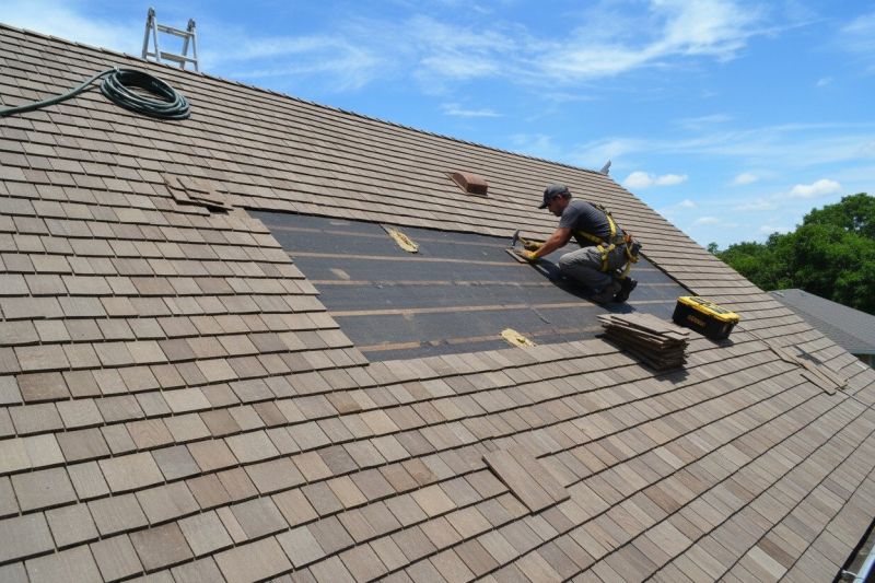 What To Expect During A Professional Wood Shake Roof Replacement